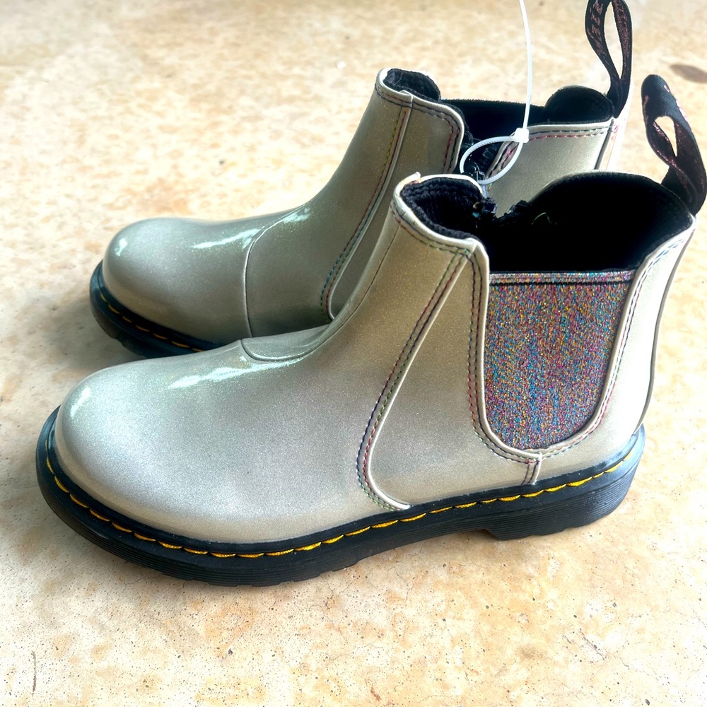NWOT Dr. Martens 3Y Chelsea boot
